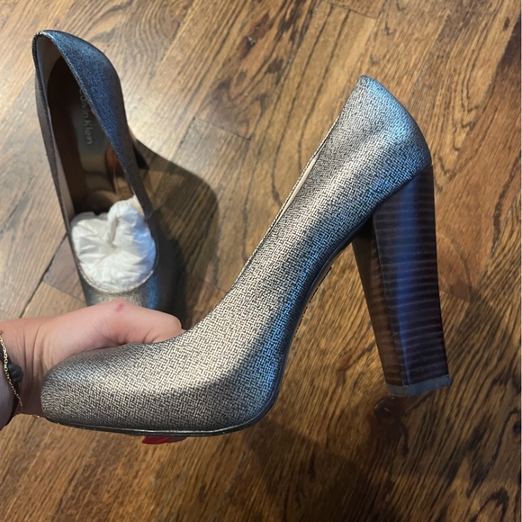 Calvin Klein Elita Stacked Heel Pump Metallic Silver - Picture 10 of 12